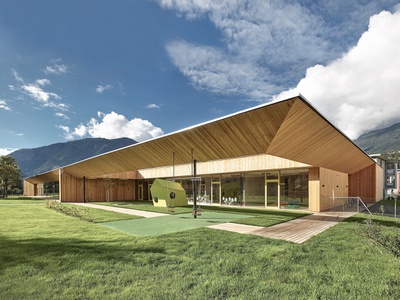 Tirol:
Kindergarten Auf Arzill
Bauherr_in: Stadt Imst
Architektur: Tabernig / Zierl Architekten – © Mario Rabensteiner Tirol:
Kindergarten Auf Arzill
Bauherr_in: Stadt Imst
Architektur: Tabernig / Zierl Architekten