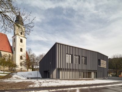Bauherr:in: Gemeinde Zell am Pettenfirst / Gemeinde Zell am Pettenfirst / Bauausschuss Musik Zell am Pettenfirst
Architektur: Schneider Lengauer Pühringer Architekten