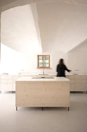 Bauherrschaft: Eva Demmelbauer
Architektur: Stockhammer Teichmann Architektur undInnenarchitektur interdisziplinäre GmbH mit ZT, Wien
Foto: Paul Teichmann – © Paul Teichmann Bauherrschaft: Eva Demmelbauer
Architektur: Stockhammer Teichmann Architektur undInnenarchitektur interdisziplinäre GmbH mit ZT, Wien
Foto: Paul Teichmann