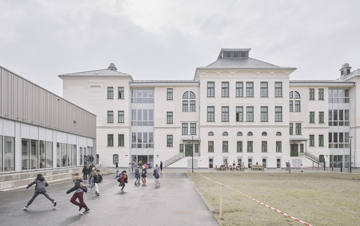 Bauherrschaft: Stadt Villach
Architektur: balloon architekten ZT-OG, Graz
Foto: David Schreyer – © David Schreyer Bauherrschaft: Stadt Villach
Architektur: balloon architekten ZT-OG, Graz
Foto: David Schreyer