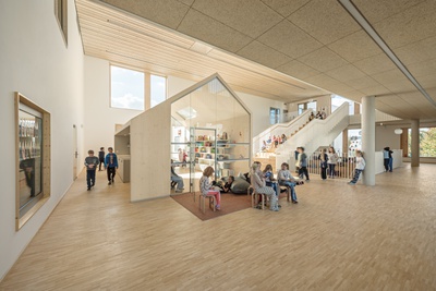 Bauherrschaft: Stadtgemeinde Oberwart
Architektur: Franz und Sue ZT GmbH, Wien
Foto: Hertha Hurnaus – © Hertha Hurnaus Bauherrschaft: Stadtgemeinde Oberwart
Architektur: Franz und Sue ZT GmbH, Wien
Foto: Hertha Hurnaus