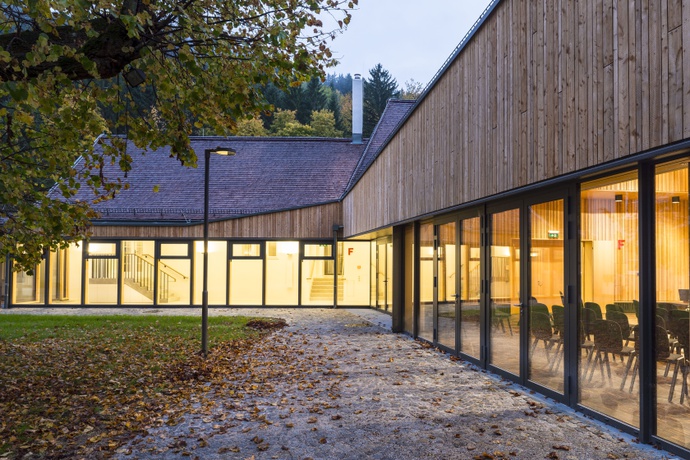 Bauherrschaft: Kunst- und Wissenschaftsverein Prein
Architektur: archipel architekten, wolfshof / gars am kamp
Foto: Rupert Steiner – © Rupert Steiner Bauherrschaft: Kunst- und Wissenschaftsverein Prein
Architektur: archipel architekten, wolfshof / gars am kamp
Foto: Rupert Steiner