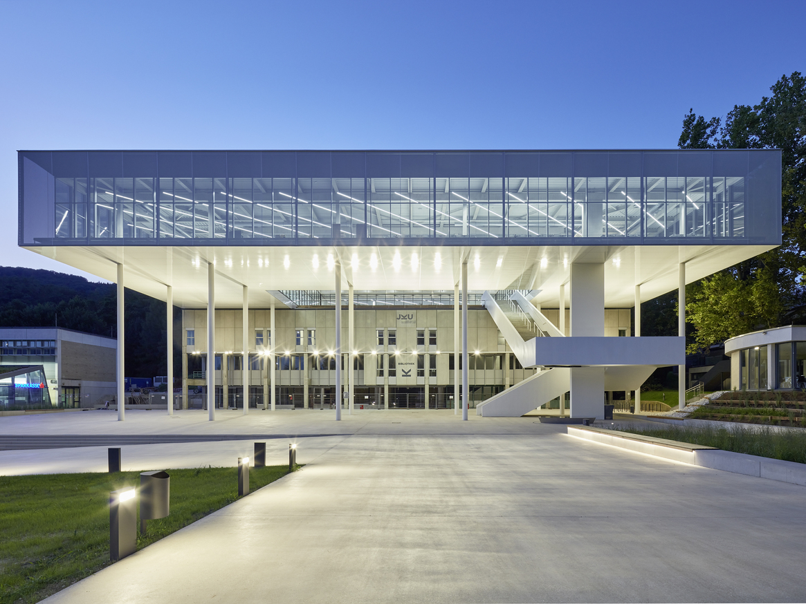 oo_neu-_und_umgestaltung_des_jku_campus_linz_bild-4von12_jku_campus_linz_learning_center_1_riepl_riepl_architekten_foto_kl.jpg-web.jpg oo_neu-_und_umgestaltung_des_jku_campus_linz_bild-4von12_jku_campus_linz_learning_center_1_riepl_riepl_architekten_foto_kl.jpg-web.jpg