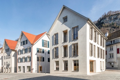 Bauherrschaft: Schadenbauer Projekt- und Quartierentwicklungs GmbH; Stadt Hohenems
Architektur: Architekten Nägele Waibel/ Bernardo Bader Architekten/ Georg Bechter Architektur +
Design/ HEIN architekten/ Imgang Architekten/ ma.lo architectural office zusammen mit DI Michael Egger
Freiraumplanung: lohrer.hochrein.landschaftsarchitekten und stadtplaner, München (Begegnungszone)/
Stadtland Büro für Raum- u. Landschaftsplanung, Hohenems (private Freiraumplanung)