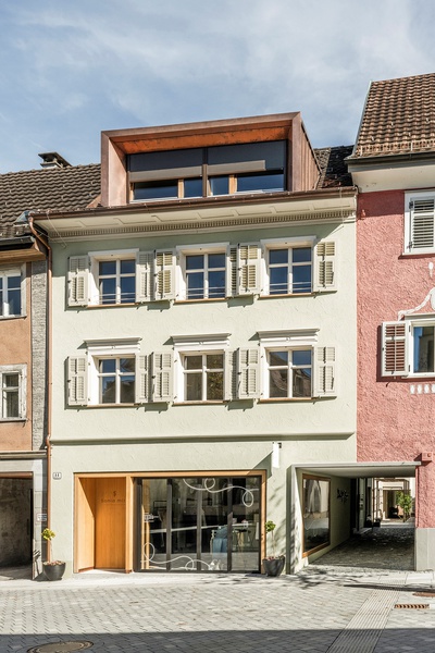 Bauherrschaft: Schadenbauer Projekt- und Quartierentwicklungs GmbH; Stadt Hohenems
Architektur: Architekten Nägele Waibel/ Bernardo Bader Architekten/ Georg Bechter Architektur +
Design/ HEIN architekten/ Imgang Architekten/ ma.lo architectural office zusammen mit DI Michael Egger
Freiraumplanung: lohrer.hochrein.landschaftsarchitekten und stadtplaner, München (Begegnungszone)/
Stadtland Büro für Raum- u. Landschaftsplanung, Hohenems (private Freiraumplanung)