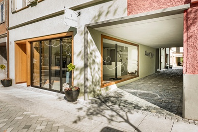 Bauherrschaft: Schadenbauer Projekt- und Quartierentwicklungs GmbH; Stadt Hohenems
Architektur: Architekten Nägele Waibel/ Bernardo Bader Architekten/ Georg Bechter Architektur +
Design/ HEIN architekten/ Imgang Architekten/ ma.lo architectural office zusammen mit DI Michael Egger
Freiraumplanung: lohrer.hochrein.landschaftsarchitekten und stadtplaner, München (Begegnungszone)/
Stadtland Büro für Raum- u. Landschaftsplanung, Hohenems (private Freiraumplanung)