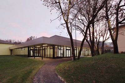 Bauherr:in:	Marktgemeinde Moosburg Betriebs- und Beteiligungs GmbH über Kärntner Siedlungswerk Gemeinnützige GmbH
Architektur:	Urmann Radler ZT GmbH Tragwerksplanung: Freller ZT