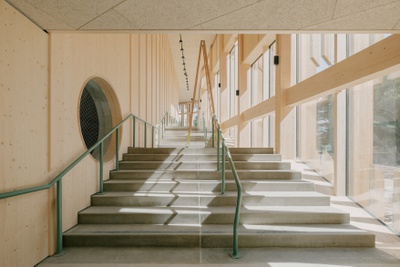 Bauherr:in:	Stadt St. Pölten
Architektur:	Schenker Salvi Weber Architekten ZT GmbH 
Freiraumplanung: Rupert Halbartschlager, bauchplan ).( 
Tragwerksplanung: Werner Sobek AG