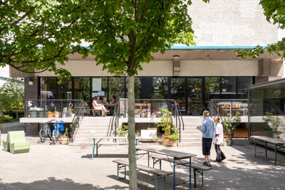 Bauherr:in:	Evangelischer Schulerhalterverein Linz
Architektur:	Architekt Michael Zinner – Forschungsplattform schulRAUMkultur an der Kunstuniversität Linz / Ulrike Schmidt-Zachl – Schulleitung der ROSE
Freiraumplanung: studio blaugruen Tragwerksplanung: Karlheinz Wagner & Co ZT-KG