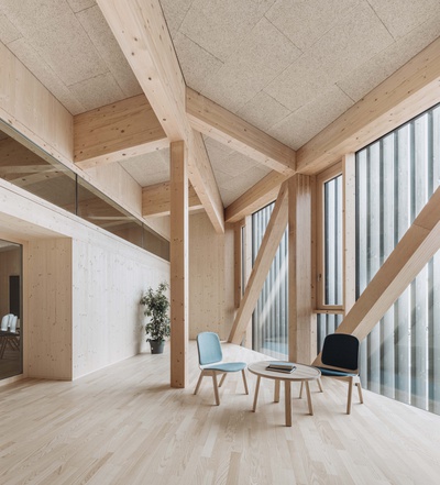 Bauherr:in:	Stadtgemeinde Neumarkt
Architektur:	dunkelschwarz ZT GmbH 
Tragwerksplanung: KPZT | Kurt Pock