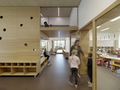 Bildungscampus Zeltweg, Zeltweg; 
Bauherr:in:	Stadtgemeinde Zeltweg Immobilien GmbH & Co KG;  
Architektur:	ARGE reitmayr architekten – balloon architekten ZT-OG