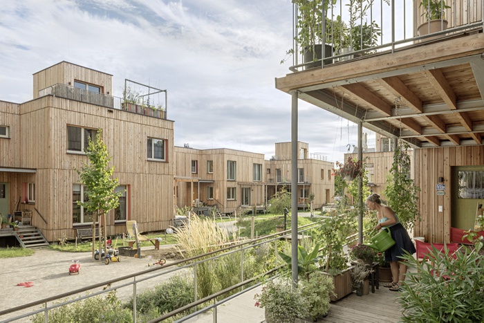 Wohnprojekt „Die Auenweide“, St. Andrä Wördern, Niederösterreich; 
Bauherr:in: Verein Wohnprojekt Wördern, Markus Spitzer (Projektinitiator); 
Architektur: einszueins architektur ZT GmbH