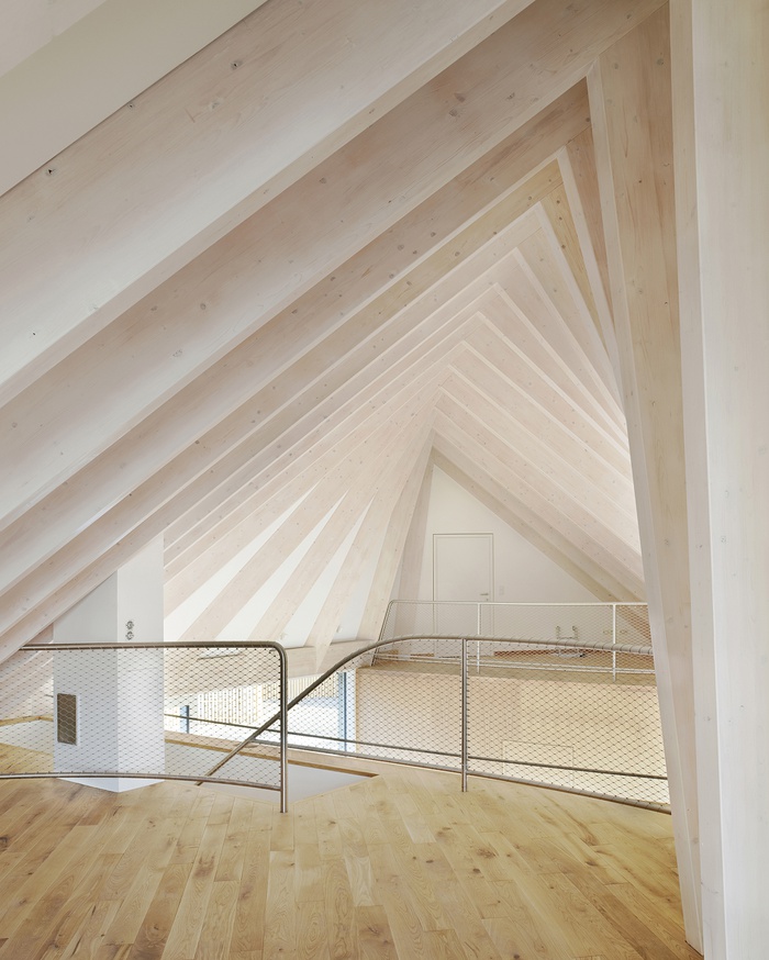 Einfamilienhaus mit Schilfdach, Weiden am See, Burgenland; 
Bauherr:in: Marina Rosa, Jacobus van Hoorne; 
Architektur: Gilbert Berthold