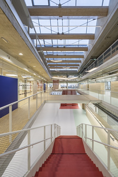 Wien:
Bundesschule Aspern
Bauherr_in: Bundesimmobiliengesellschaft m.b.H.
Architektur: fasch&fuchs.architekten
Freiraumplanung: Pflanz! Garten&Freiraum OG / fasch&fuchs.architekten