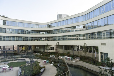 Ingrid-Leodolter-Haus, Pflegewohnhaus Rudolfsheim, Wien; Bauherr: GESIBA Gemeinnützige Siedlungs- u. BauAG / Wiener Krankenanstaltenverbund; Architektur: wimmerundpartner architektur: wup ZT GmbH, Wien; Freiraumplanung: EGKK Landschaftsarchitektur, Wien – © Haller & Haller Ingrid-Leodolter-Haus, Pflegewohnhaus Rudolfsheim, Wien; Bauherr: GESIBA Gemeinnützige Siedlungs- u. BauAG / Wiener Krankenanstaltenverbund; Architektur: wimmerundpartner architektur: wup ZT GmbH, Wien; Freiraumplanung: EGKK Landschaftsarchitektur, Wien