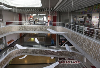Schul- und Kulturzentrum Feldkirchen an der Donau, Oberösterreich; Bauherr: Gemeinde Feldkirchen an der Donau; Architektur & Freiraumplanung: fasch&fuchs.architekten, Wien – © Adolph Stiller Schul- und Kulturzentrum Feldkirchen an der Donau, Oberösterreich; Bauherr: Gemeinde Feldkirchen an der Donau; Architektur & Freiraumplanung: fasch&fuchs.architekten, Wien