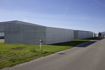 KAMP Firmengebäude, Theresienfeld, Niederösterreich; Bauherr: Josef Kampichler; Architektur: gerner°gerner plus, architekten gerner und partner zt gmbh, Wien – © Adolph Stiller KAMP Firmengebäude, Theresienfeld, Niederösterreich; Bauherr: Josef Kampichler; Architektur: gerner°gerner plus, architekten gerner und partner zt gmbh, Wien