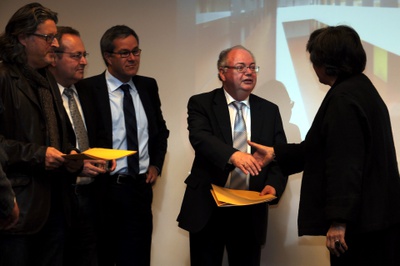 Projekt: KRANKENHAUS, Dornbirn (Vorarlberg); Bauherrin: Stadt Dornbirn (DI Markus Aberer); Architekten: Gohm & Hiessberger Architekten, DI Markus Gohm, DI Arnulf Hiessberger, Feldkirch – Den Preis nahm DI Markus Aberer für die Stadt Dornbirn entgegen, eine Urkunde erhielten auch die Architekten Markus Gohm und Ulf Hiessberger.