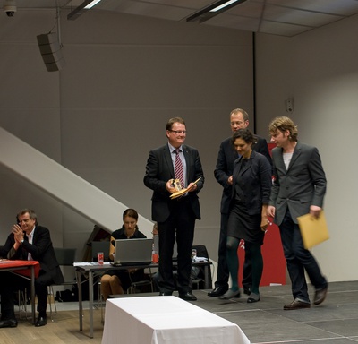 Projekt: LANDHAUSPARK UND PROMENADE, Linz (Oberösterreich); BauherrInnen: Land Oberösterreich, Stadt Linz; Landschaftsarchitektur: el:ch landschaftsarchitekten GBR, München – Den Preis nahmen Mag. Gerhard Burgstaller und DI Gunter Amesberger entgegen, eine Urkunde erhielten auch die LandschaftsarchitektInnen Elisabeth Lesche und Christian Henke.