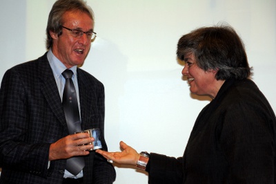 Projekt: MUSIKPROBELOKAL, SCHÜTZENHEIM UND VERANSTALTUNGSPLATZ, Natters (Tirol); Bauherrin: Gemeinde Natters (Bgm. Alois Falschlunger); Architekten: Gsottbauer.architektur.werkstatt – Arch. DI Manfred Gsottbauer, Innsbruck – Den Preis nahm Bgm. Alois Falschlunger für die Gemeinde Natters entgegen, eine Urkunde erhielt auch der Architekt Manfred Gsottbauer.