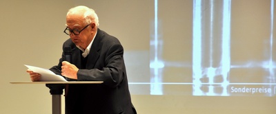 Friedrich Achleitner hält die Laudatio für den erstmals vergebenen Sonderpreis der ZV. – © Foto: Andreas Seyringer Friedrich Achleitner hält die Laudatio für den erstmals vergebenen Sonderpreis der ZV.