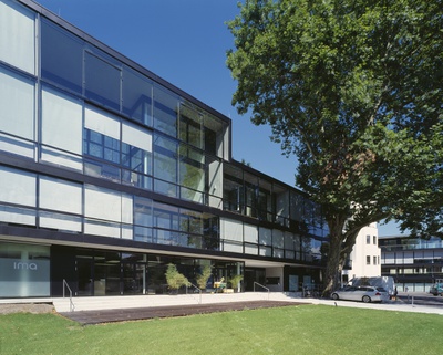 Alte Diakonie, Altstadt Salzburg: Wo früher ein Krankenhaus stand, sind jetzt Wohnungen, Büros und Gesundheitsdienstleistungen. Bauherren: Mag. Josef SCHARINGER – DIAKONIEWERK, Dr. Bernhard KOPF – MYSLIK; Architektur: Halle 1 / Lang & Sailer