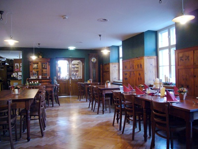 Freihof Sulz, Vorarlberg: Ein alter Landgasthof erstrahlt in neuem Glanz. Bauherrin: Lydia ZETTLER; Architektur: Beate Nadler-Kopf