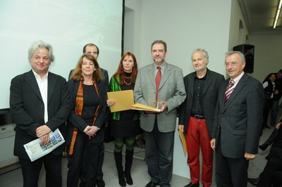 Preisverleihung für die Autobusgarage Leopoldau: Rainer Köberl (Jury), zv-Präsidentin Marta Schreieck, die Architekten Hemma Fasch und Jakob Fuchs (Fasch Fuchs), Vertreter der Wiener Linien (Bauherr), Landeshauptmann Herbert Sausgruber.