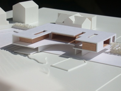 Schülerhort Kaysergarten in Innsbruck: Großzügiges Angebot und anregende Umgebung für Kinder und Jugendliche. Bauherren: Dr. Christian KARL; Prokurist Ing. Helmut ROFNER, INNSBRUCKER IMMOBILIENGESELLSCHAFT; Architektur: Johannes Wiesflecker