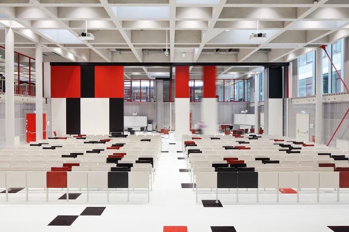 Pädagogische Hochschule Salzburg  

Bauherr·in: BIG Bundesimmobiliengesellschaft 

Architektur: riccione architekten, Innsbruck 

Foto: Gregor Graf