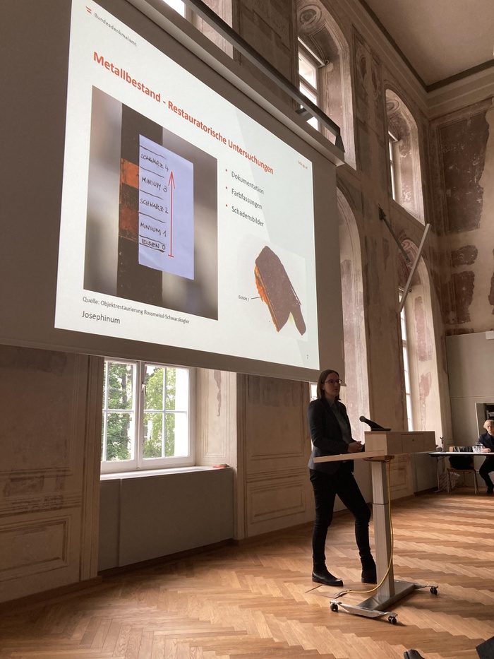 Arch. Czech erläutert die Renovierung des Vortragssaales