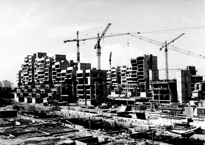 Terrassenhaussiedlung im Bau