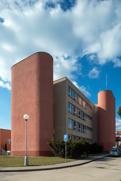 ORTE Exkursion_ Znojmo_ Gebaeude des Bezirksausschusses KSC 1975-1979_Architektur Milan Steinhauser