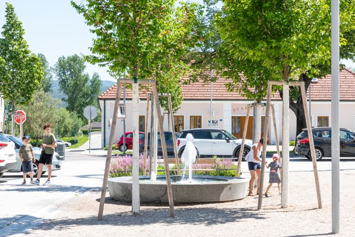 Lanzenkirchen Hauptplatz Brunnen