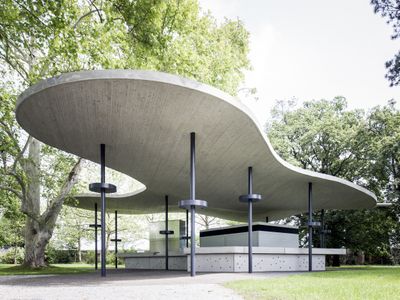 Niederösterreich - Grafenegg Catering Pavillon Wolke 7 Bauherr_in: Grafenegg Kultur Betriebsges.m.b.H. Architektur: the next ENTERprise Architects ZT GmbH, Wien Freiraumplanung: Land in Sicht, Wien