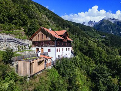 ORTE_Ausstellung_Bauherrinnenpreis 2024 - Unterwegs_Buchhammerhof Kaunerberg_Harald Kroepfl