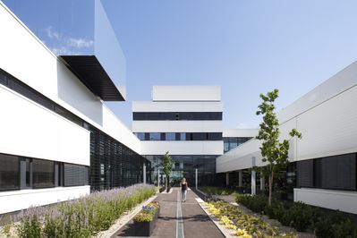 Wien HOERBIGER Firmencampus Bauherr_in: HOERBIGER Holding AG, Wien Architektur: querkraft architekten, Wien Freiraumplanung: Doris Haidvogl, Wien