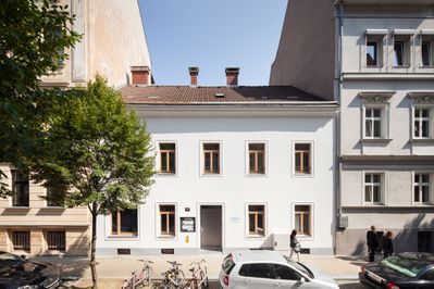 Oberösterreich - Linz Of(f)´n Stüberl Linz Bauherr_in: Evangelische Pfarrgemeinde A.B. Linz - Innere Stadt / Evangelische Stadt-Diakonie Linz Architektur: URMANN RADLER ZT GmbH, Linz