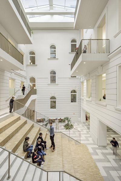 Bauherr:in: Bundesimmobiliengesellschaft m.b.H. Unternehmensbereich Schulen Architektur: F+P ARCHITEKTEN ZT GmbH / Shibukawa Eder Architects ZT GmbH Tragwerksplanung: RWT Plus ZT GmbH