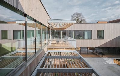Bauherr:in: Gem. Wohn- u. Siedlungsgenossenschaft Ennstal reg. Gen.m.b.H. Liezen Architektur: Dietger Wissounig Architekten Freiraumplanung: Dietger Wissounig Architekten Tragwerksplanung: Laubreiter Bauingenieur Ziviltechniker GmbH