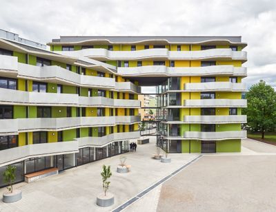 Salzburg: Wohnbebauung Stadtpark Lehen Bauherr_in: GSWB - Gemeinnützige Salzburger Wohnbaugesellschaft m.b.H. Architektur: PLOV Architekten ZT GmbH / Martin Oberascher & Partner Architekten ZT GmbH [MOA] Freiraumplanung: Auböck + Kárász Landscape Architects