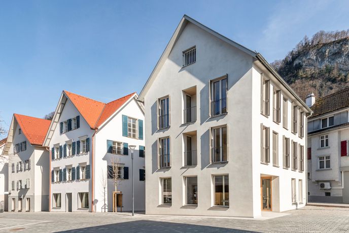 Bauherrschaft: Schadenbauer Projekt- und Quartierentwicklungs GmbH; Stadt Hohenems Architektur: Architekten Nägele Waibel/ Bernardo Bader Architekten/ Georg Bechter Architektur + Design/ HEIN architekten/ Imgang Architekten/ ma.lo architectural office zusammen mit DI Michael Egger Freiraumplanung: lohrer.hochrein.landschaftsarchitekten und stadtplaner, München (Begegnungszone)/ Stadtland Büro für Raum- u. Landschaftsplanung, Hohenems (private Freiraumplanung)