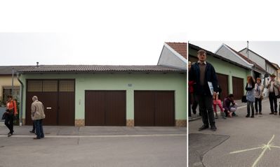 _05 – Dominik Scheuch erläutert den Straßenverlauf. Wir mutmaßen über die Geschichte des grünen Hauses, das in eine Garage umfunktioniert wurde.